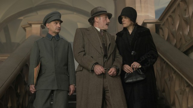Click to watch 'Episode 33' (popup) Babylon Berlin